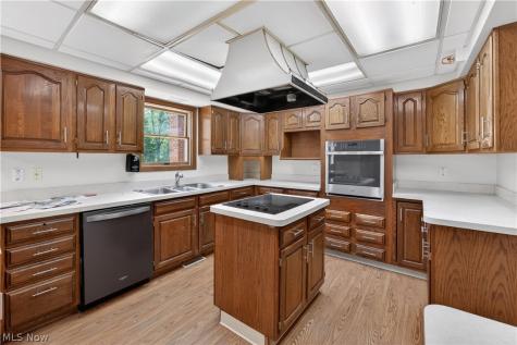 16519 Albion Road Strongsville OH 44136