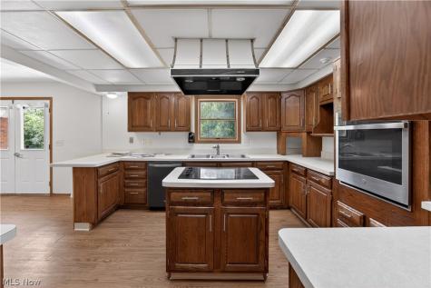 16519 Albion Road Strongsville OH 44136