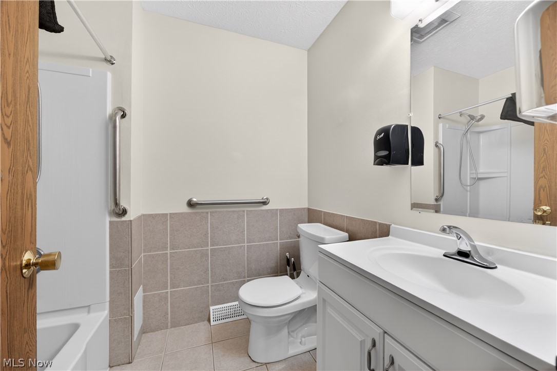 16519 Albion Road Strongsville OH 44136