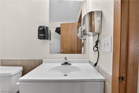 16519 Albion Road Strongsville OH 44136