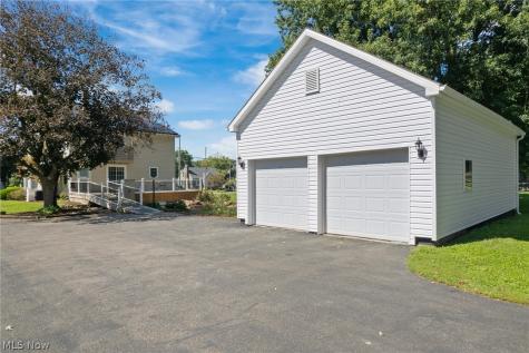 4502 Broadway Avenue NE Louisville OH 44641