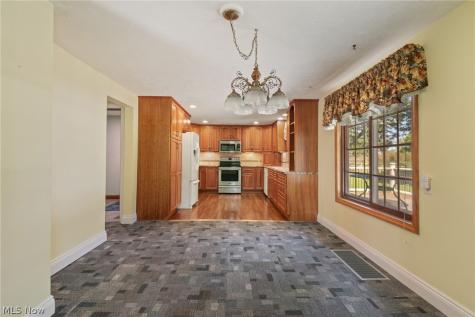 4502 Broadway Avenue NE Louisville OH 44641