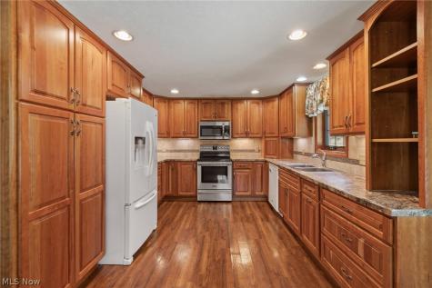 4502 Broadway Avenue NE Louisville OH 44641
