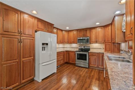 4502 Broadway Avenue NE Louisville OH 44641