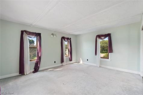 4502 Broadway Avenue NE Louisville OH 44641