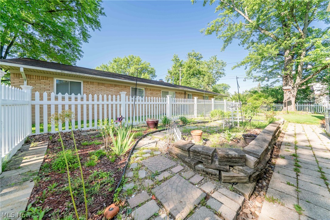 563 Louis Drive Berea OH 44017