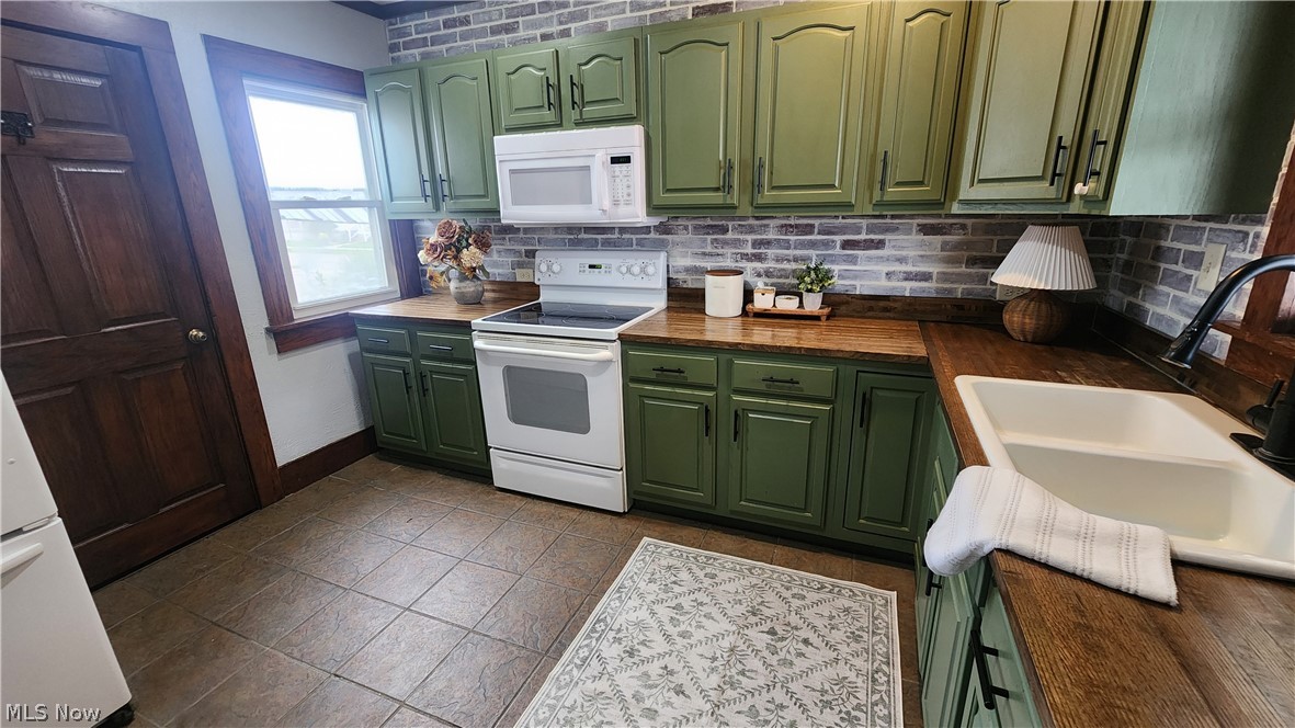 154 Moore Avenue NW New Philadelphia OH 44663
