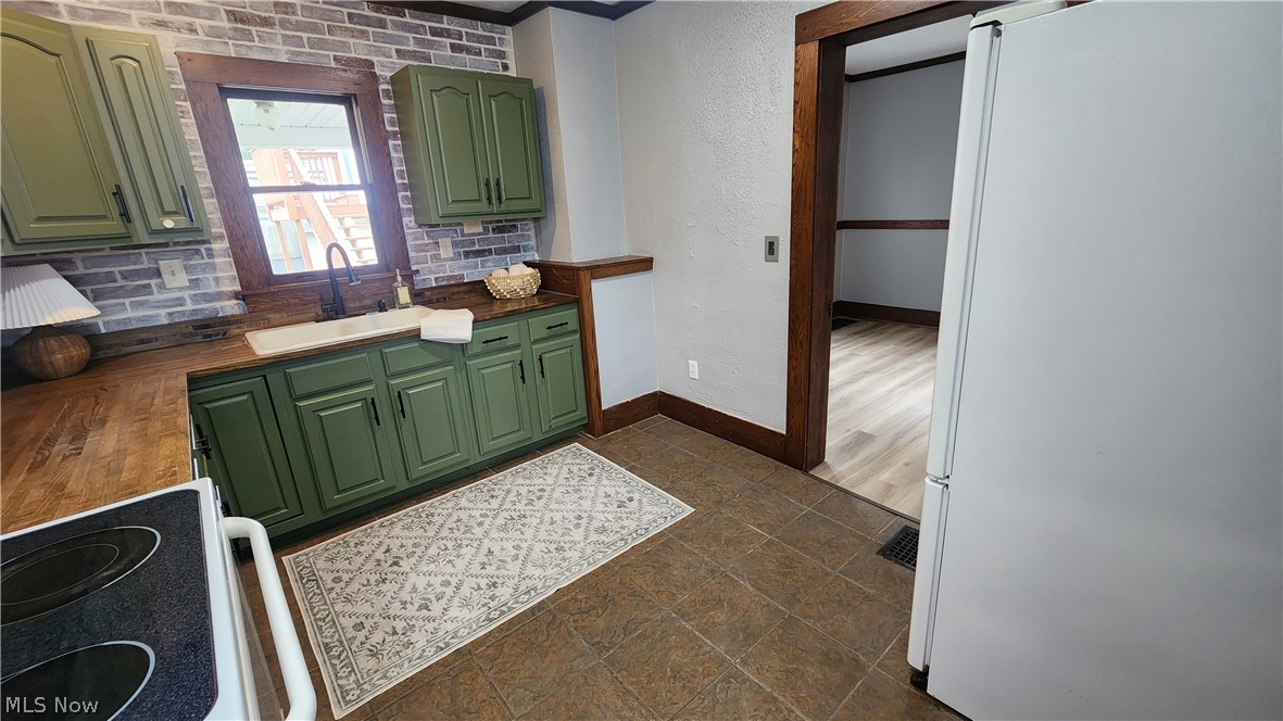 154 Moore Avenue NW New Philadelphia OH 44663