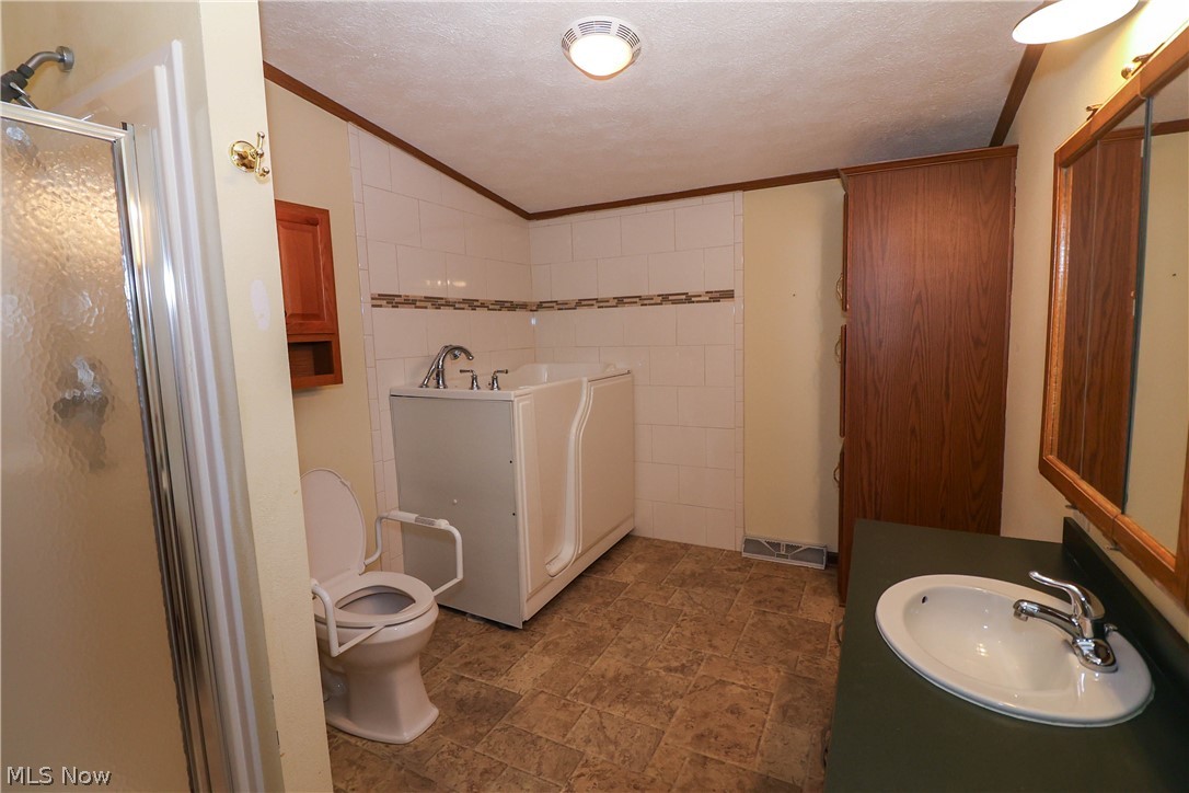 571 Sandtrap Circle Painesville OH 44077