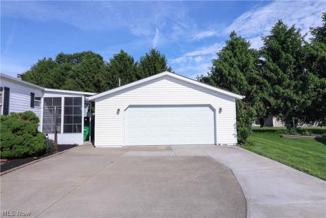 571 Sandtrap Circle Painesville OH 44077