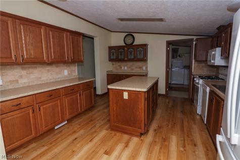 571 Sandtrap Circle Painesville OH 44077