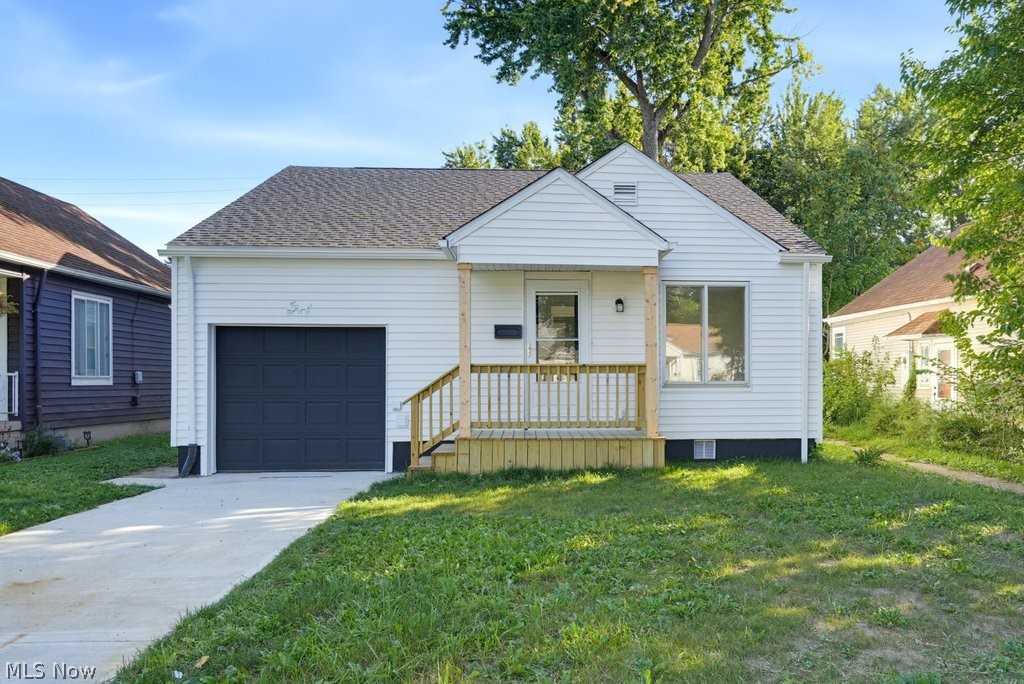 18605 Parkmount Avenue Cleveland OH 44135