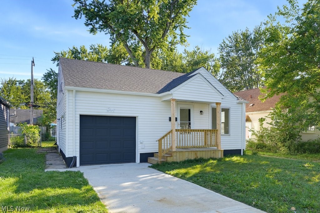 18605 Parkmount Avenue Cleveland OH 44135