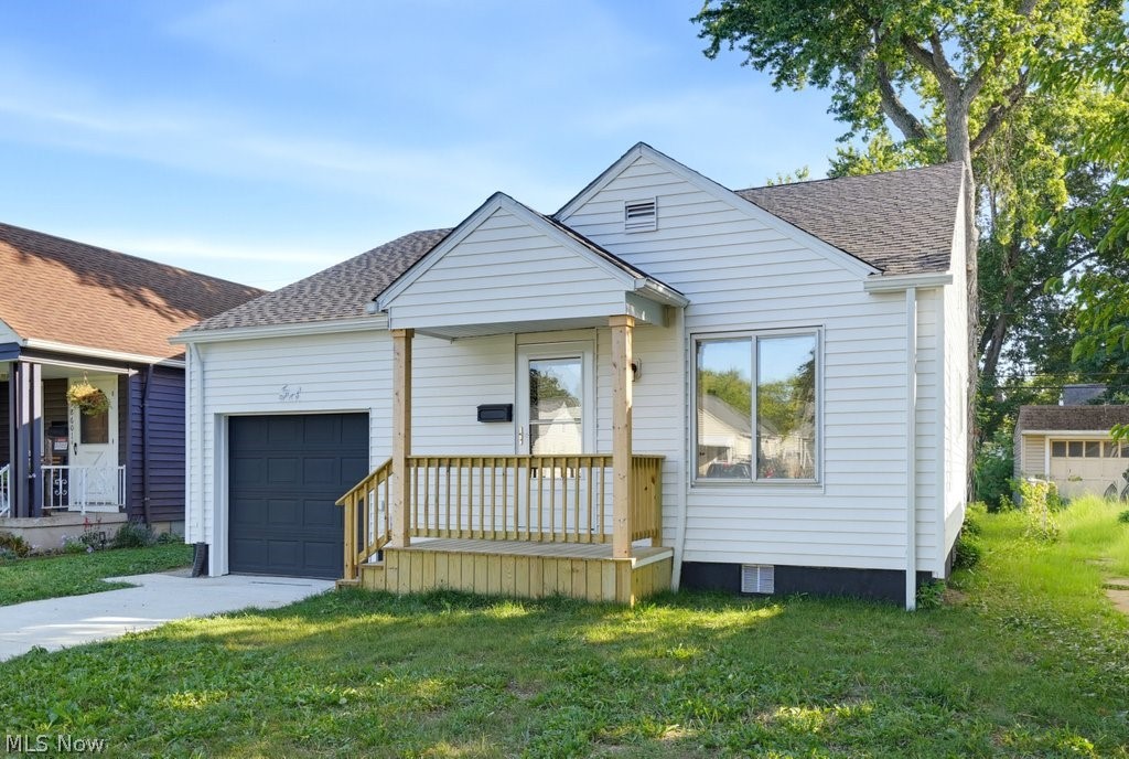 18605 Parkmount Avenue Cleveland OH 44135