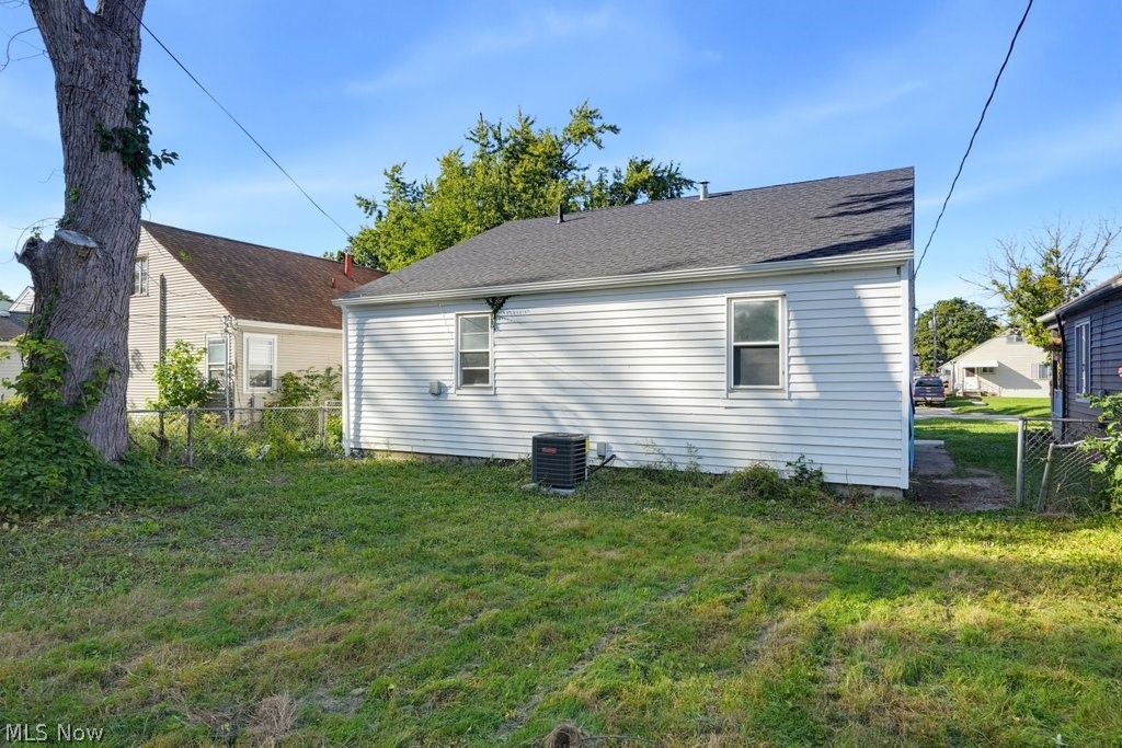 18605 Parkmount Avenue Cleveland OH 44135