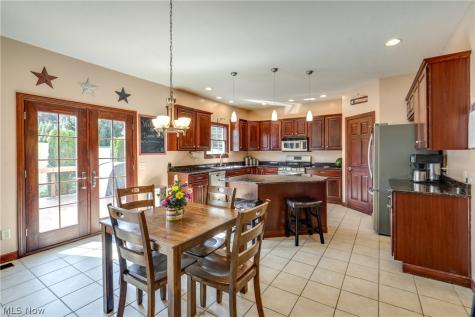 8493 Deacon Avenue NW North Canton OH 44720