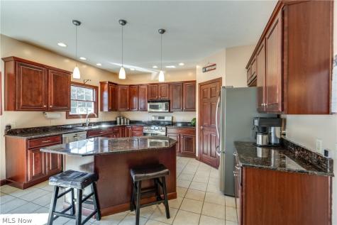 8493 Deacon Avenue NW North Canton OH 44720
