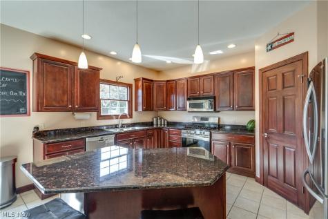 8493 Deacon Avenue NW North Canton OH 44720