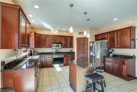 8493 Deacon Avenue NW North Canton OH 44720