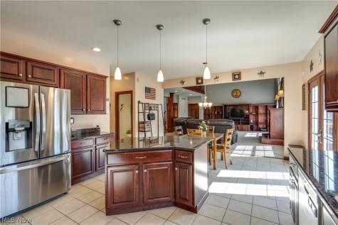 8493 Deacon Avenue NW North Canton OH 44720