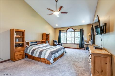 8493 Deacon Avenue NW North Canton OH 44720