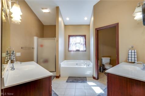 8493 Deacon Avenue NW North Canton OH 44720