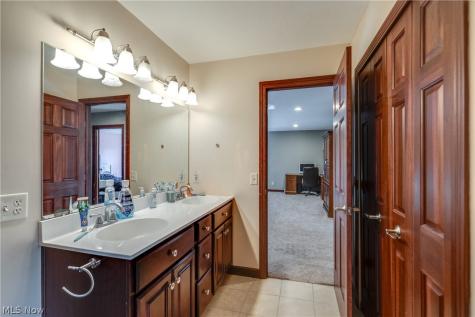 8493 Deacon Avenue NW North Canton OH 44720