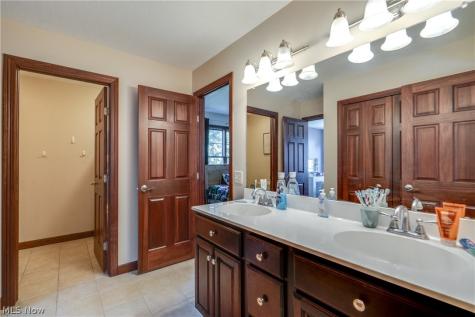 8493 Deacon Avenue NW North Canton OH 44720