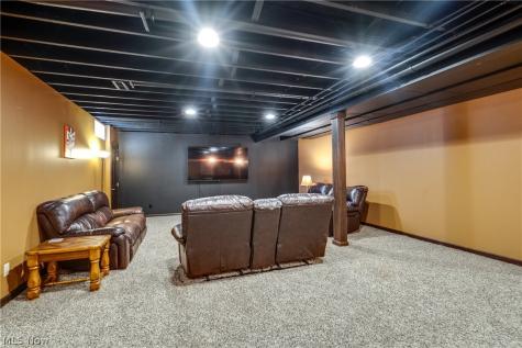 8493 Deacon Avenue NW North Canton OH 44720