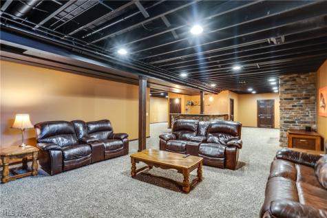 8493 Deacon Avenue NW North Canton OH 44720