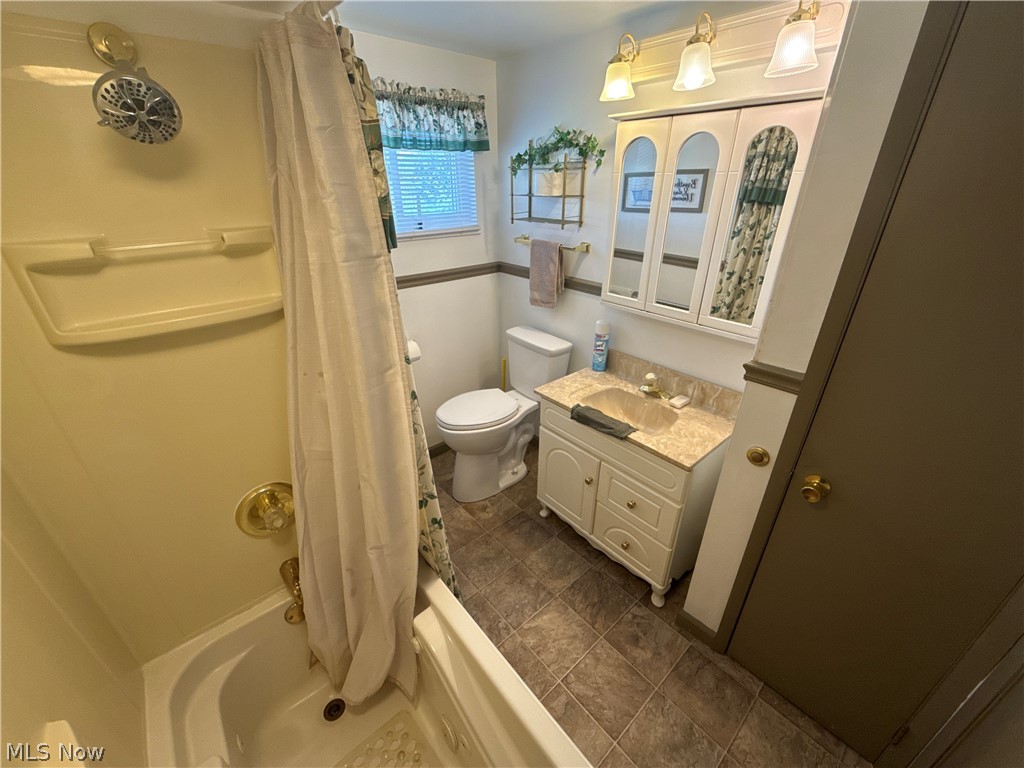 135 Melinda Avenue Wintersville OH 43953