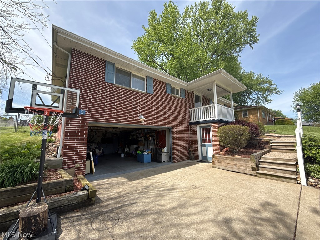 135 Melinda Avenue Wintersville OH 43953