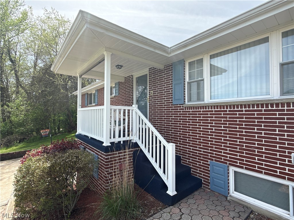 135 Melinda Avenue Wintersville OH 43953