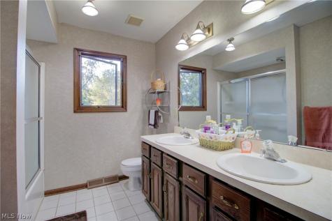 7170 Windwood Way Olmsted Twp OH 44138