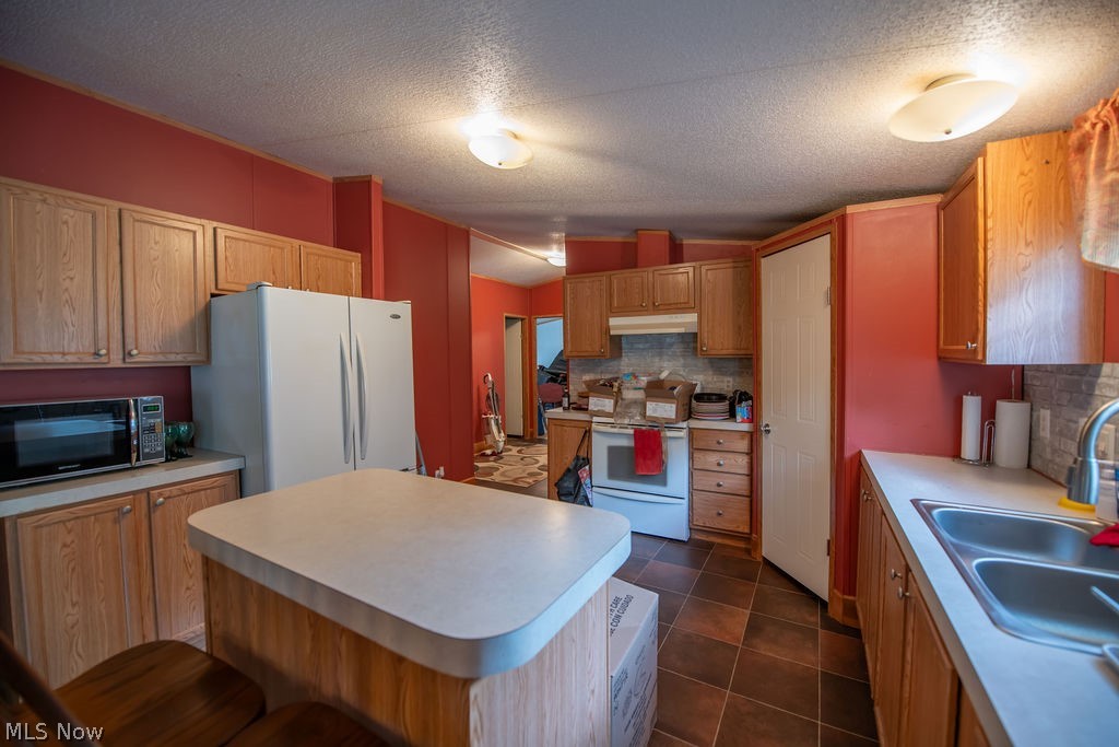 9805 Crooked Creek Road SE Uhrichsville OH 44683