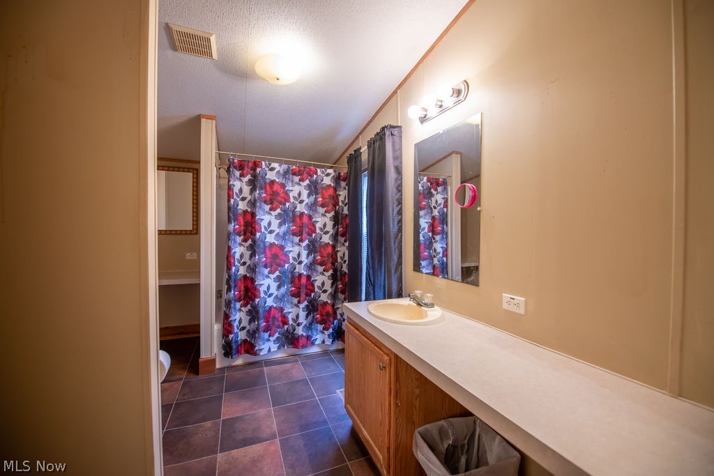 9805 Crooked Creek Road SE Uhrichsville OH 44683