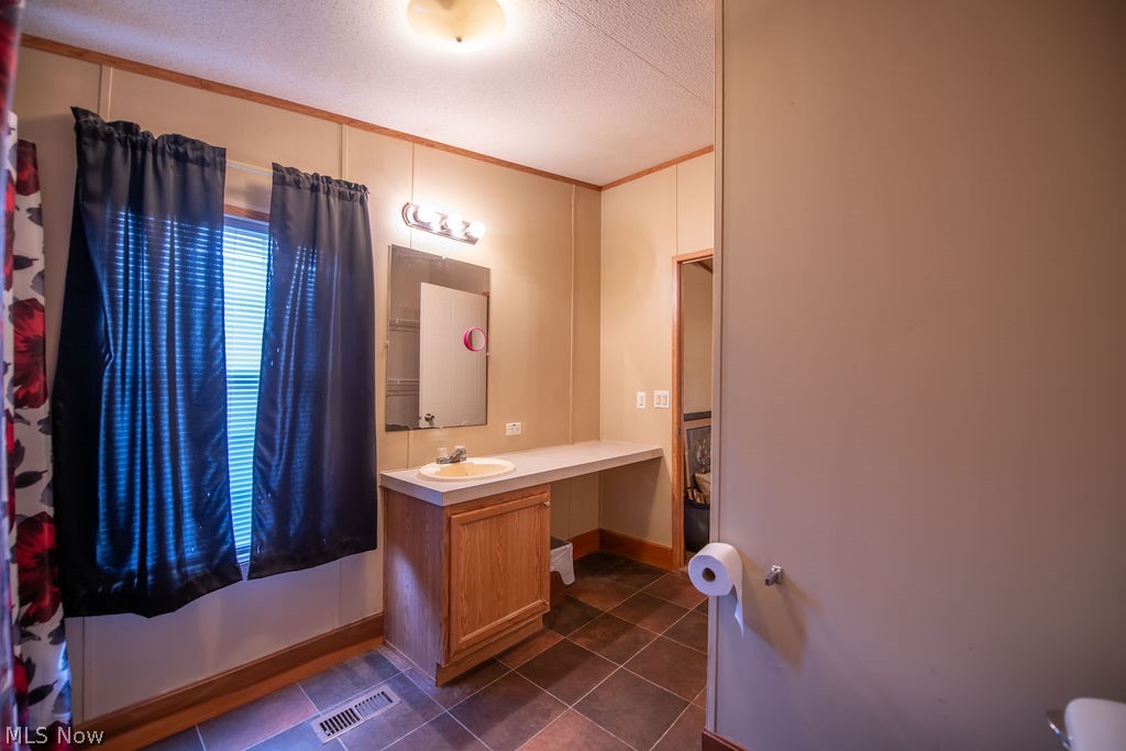 9805 Crooked Creek Road SE Uhrichsville OH 44683