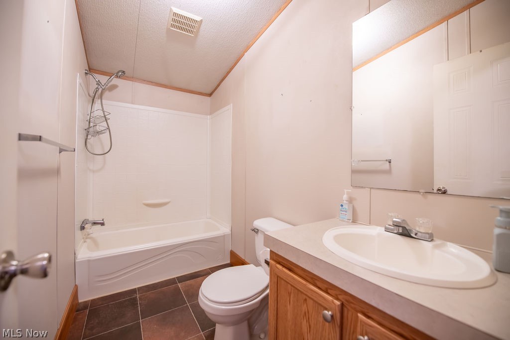 9805 Crooked Creek Road SE Uhrichsville OH 44683