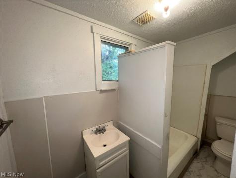 1409 Curtis Street Akron OH 44301