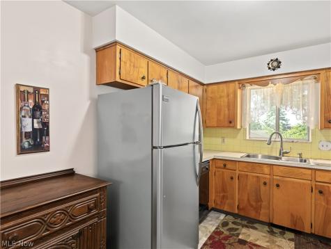 548 Gibbs Road Akron OH 44312