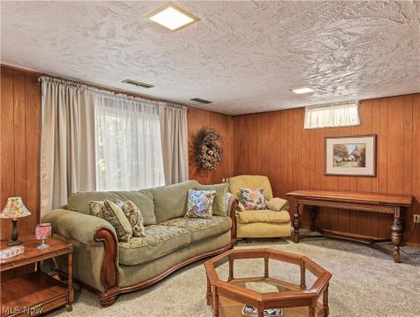 548 Gibbs Road Akron OH 44312