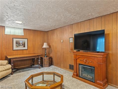 548 Gibbs Road Akron OH 44312