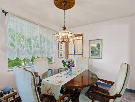 548 Gibbs Road Akron OH 44312