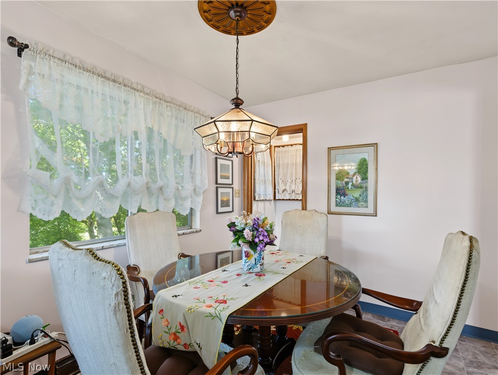 548 Gibbs Road Akron OH 44312