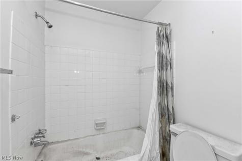 5392 Meadow Wood Boulevard Lyndhurst OH 44124