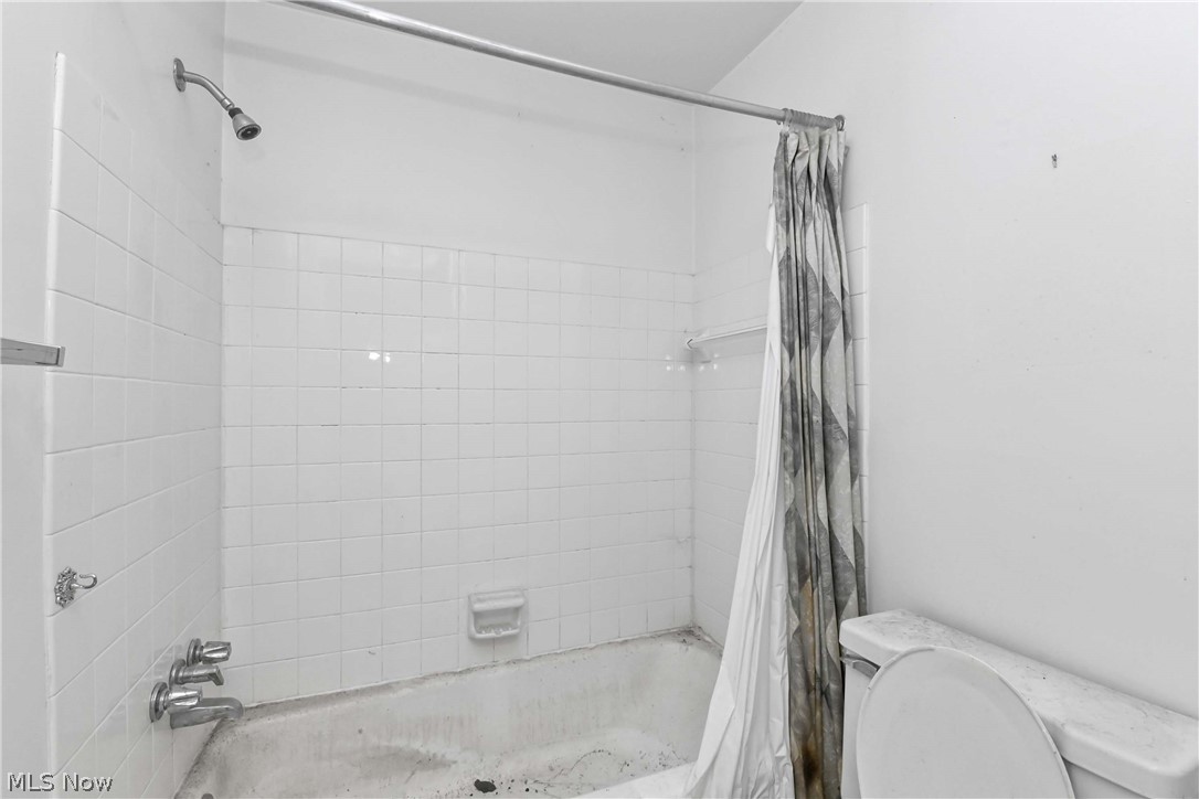 5392 Meadow Wood Boulevard Lyndhurst OH 44124