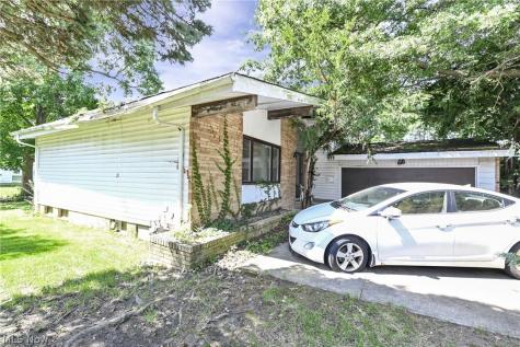 5392 Meadow Wood Boulevard Lyndhurst OH 44124