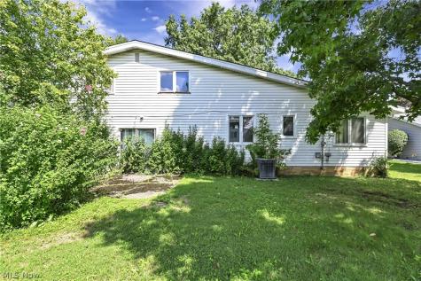 5392 Meadow Wood Boulevard Lyndhurst OH 44124