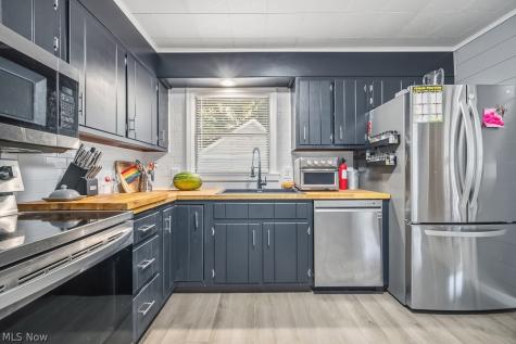 687 Elyria Avenue Amherst OH 44001