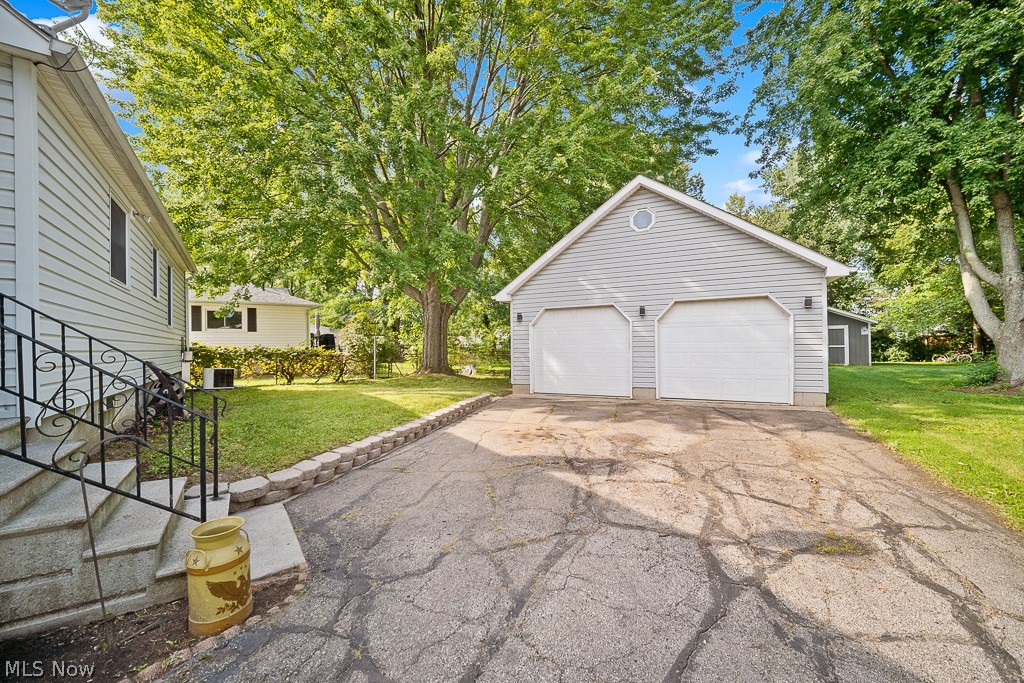 687 Elyria Avenue Amherst OH 44001
